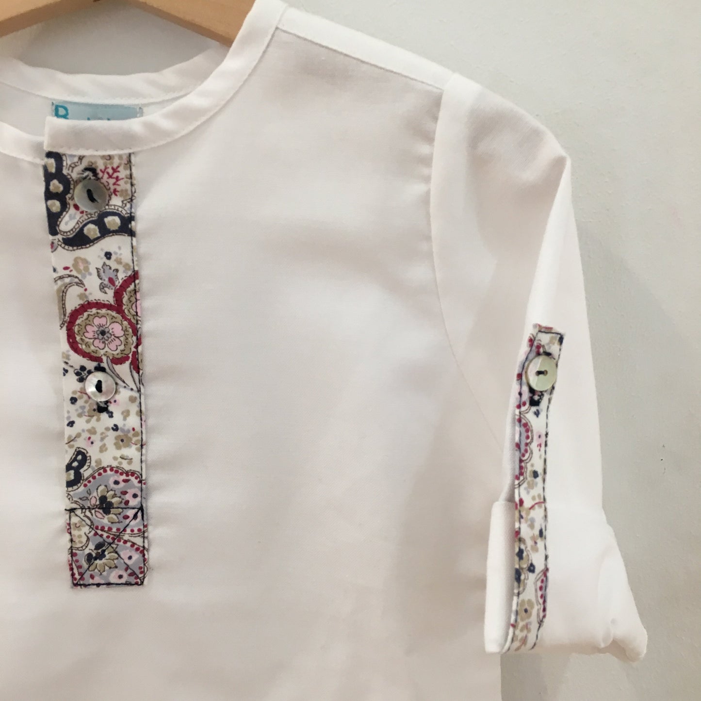Camisa Branca com pormenor